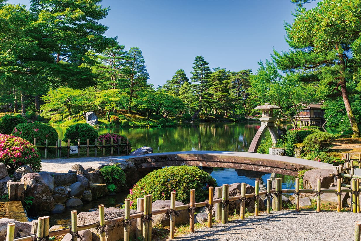 Explore serene Kenroku-en