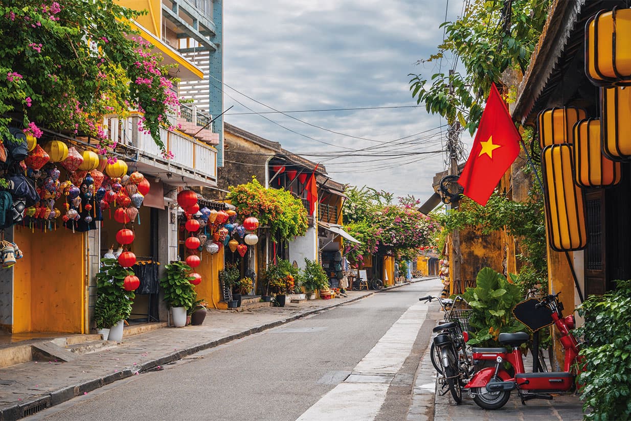 Walking tour of Hoi An